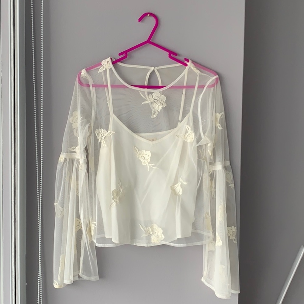 Cute mashed white flower top